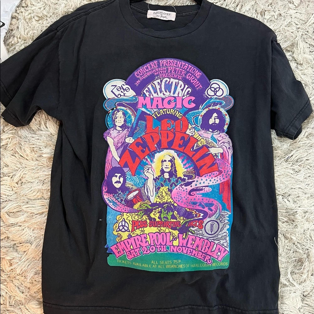 Like new daydreamer Led Zeppelin T-shirt.